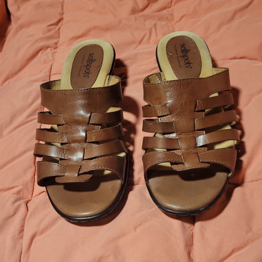 SOFTSPOTS/Harrison Sandals Like new, Original Box